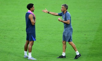 巴黎圣日耳曼夺欧洲超级杯后连夜归国，备战法甲新赛季！