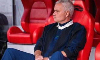 2-0晋级暗藏危机！穆帅罕见认怂，本菲卡一软肋恐遭英超豪门血洗