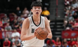 开拓者队记:杨瀚森低位运球不能太多 他在恶补英语