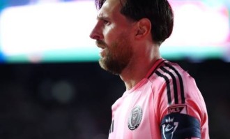 巴萨新闻观看——梅西在阿迪达斯的新广告中给拉明·亚马尔“写了一封信”