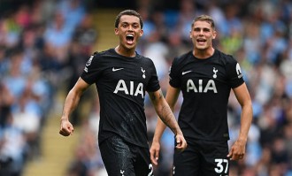 英超战术复盘-热刺是怎么赢的曼城？长传破解高位逼抢