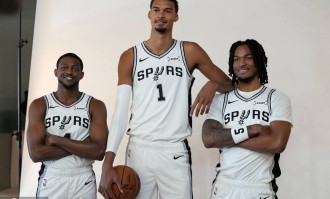 30天30队马刺：文班化解血栓危机 重建又遇三PG难题