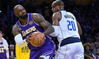 詹姆斯28+10+12里夫斯18分 湖人大胜送独行侠9连败