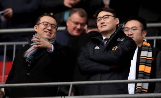 15轮2分！中资球队追平英超最差战绩，主帅公开炮轰，名宿直言：英冠见