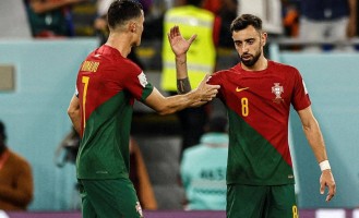 6000万英镑！曼联欲明夏甩卖队长，C罗亲自出面相邀，薪资翻倍