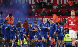 0-1爆冷！2-2绝平！疯狂一夜，曼联倒下，萨索洛险平，吉达联合爆冷