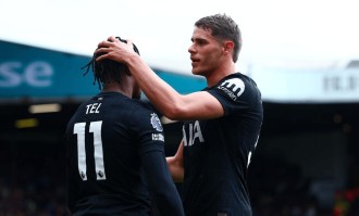 25岁锋霸爆发：独造两球，弗兰克征服客场：热刺7场不败